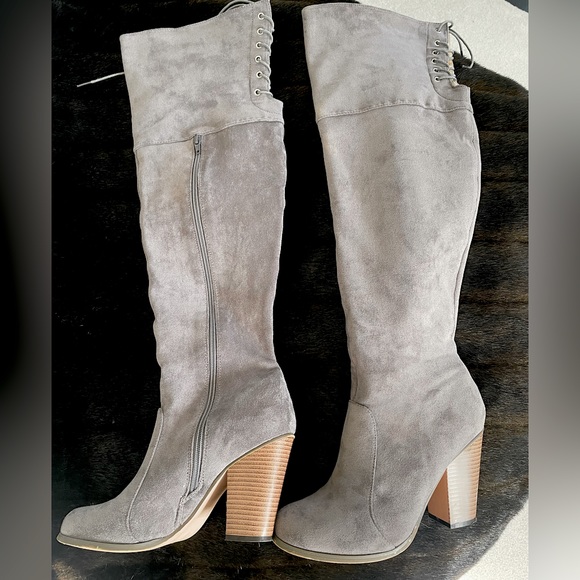 Women’s suede over the knee boots - Picture 3 of 7